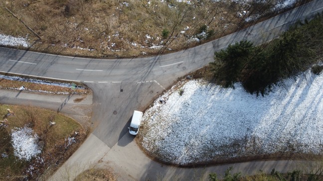 Kleintransporter berschlagen: Groe Suchaktion nach abgngigem Unfalllenker in Kremsmnster