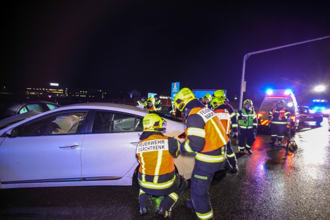 Verkehrsunfall bei Kreuzung der Wiener Strae zur Autobahnauffahrt in Marchtrenk