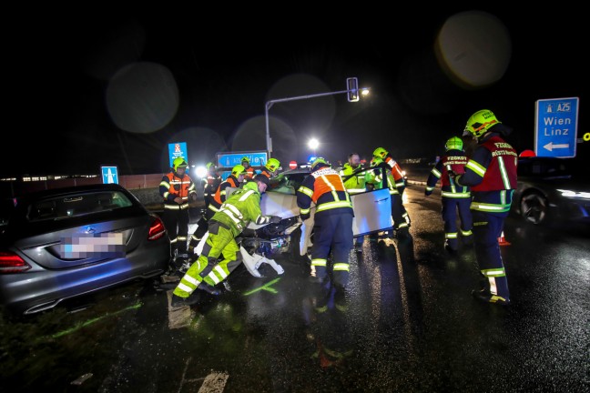 Verkehrsunfall bei Kreuzung der Wiener Strae zur Autobahnauffahrt in Marchtrenk