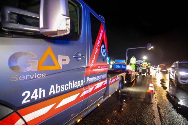 Verkehrsunfall bei Kreuzung der Wiener Strae zur Autobahnauffahrt in Marchtrenk