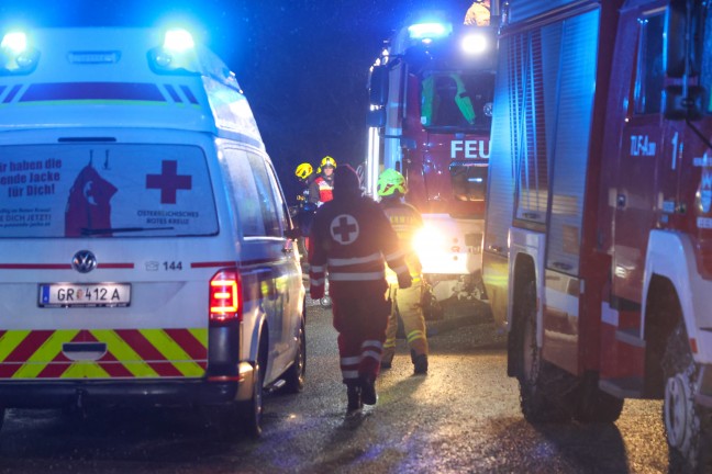 Ausgedehnter Zimmerbrand in einem Wohnhaus in Haag am Hausruck - Rettung in letzter Minute