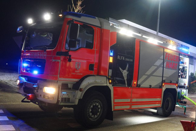 Brennender Altpapiercontainer im Mllraum eines Mehrparteienwohnhauses in Leonding