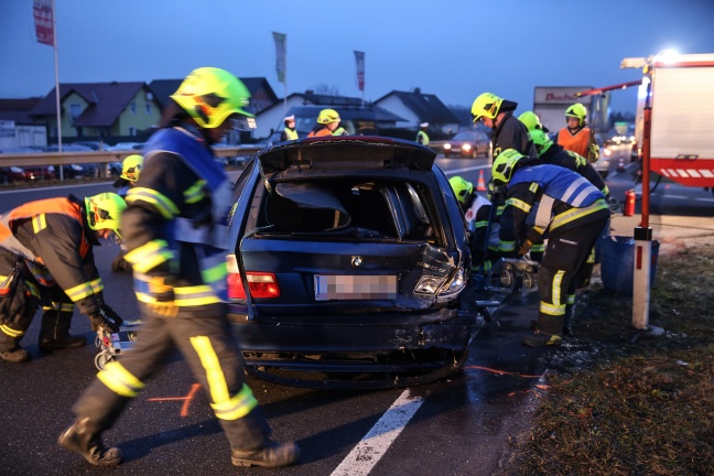 Verkehrsunfall im Frhverkehr in Marchtrenk fordert zwei Verletzte