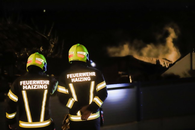 Vier Feuerwehren bei brennender Gartenhtte in Hartkirchen im Einsatz