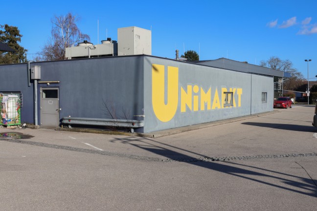 Drei Angestellte gefesselt: Raub�berfall nach Ladenschluss auf Lebensmittelgesch�ft in V�cklabruck