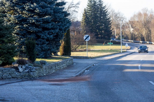 Tdlicher Verkehrsunfall: Auto in Ort im Innkreis gegen Gartenmauer geprallt