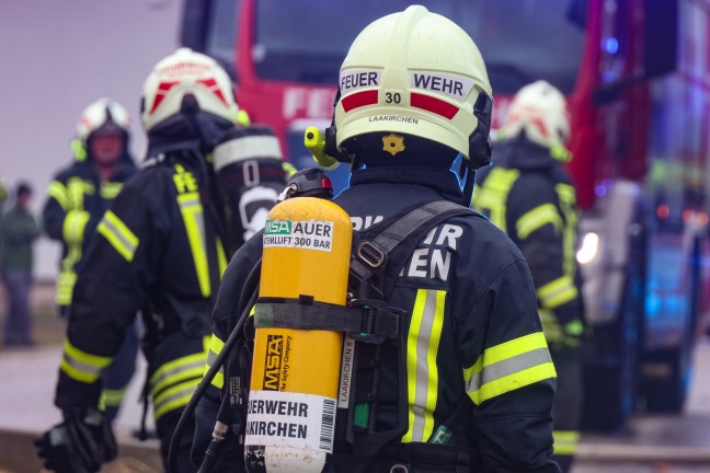 Neun Feuerwehren: Grerer Brand in einem Tischlereibetrieb in Kirchham