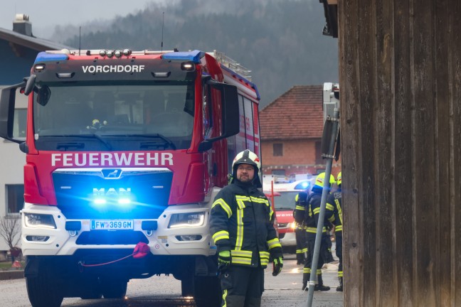 Neun Feuerwehren: Grerer Brand in einem Tischlereibetrieb in Kirchham