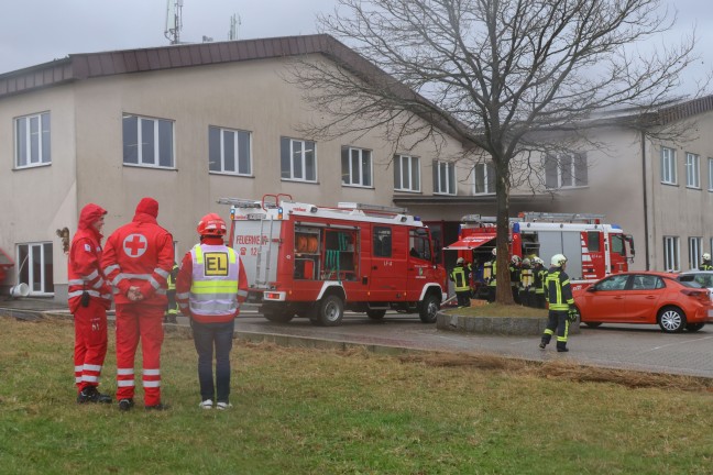 Neun Feuerwehren: Grerer Brand in einem Tischlereibetrieb in Kirchham