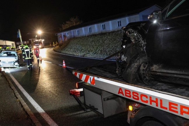 Schwerer Verkehrsunfall zwischen zwei PKW in Wolfern