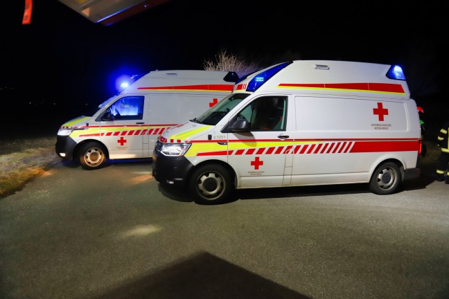 Zwei Verletzte bei schwerem Verkehrsunfall auf der Aschacher Strae in Walding