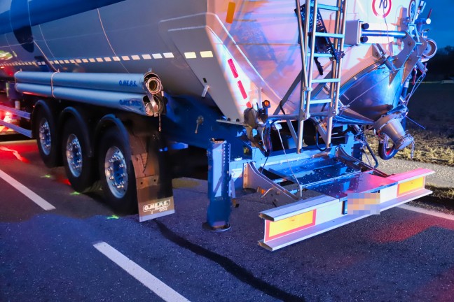 Zwei Verletzte bei schwerem Verkehrsunfall auf der Aschacher Strae in Walding