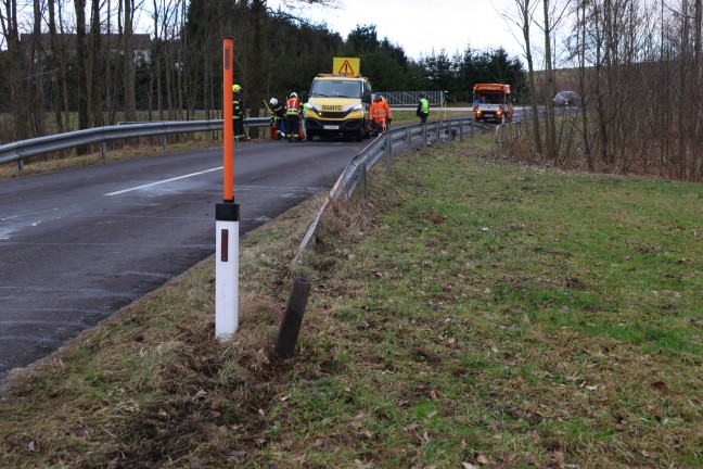 Auto bei folgenschwerem Verkehrsunfall in St. Willibald in entgegenkommendes Fahrzeug geschleudert