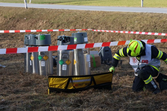 Verkeilte Unfallwracks: Drei teils Schwerverletzte bei Kollision auf Wiener Strae in Gunskirchen