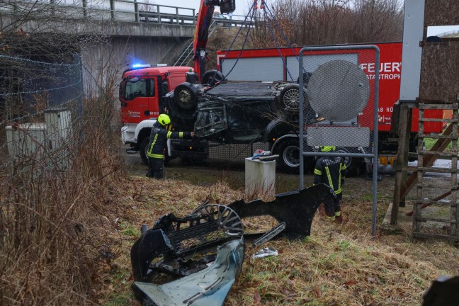 Autoüberschlag: Unfall auf Westautobahn bei Eggendorf im Traunkreis fordert eine verletzte Person