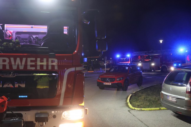 Fußballtraining abgebrochen: Einsatz nach Brand im Technikraum einer Sportarena in Wels-Vogelweide