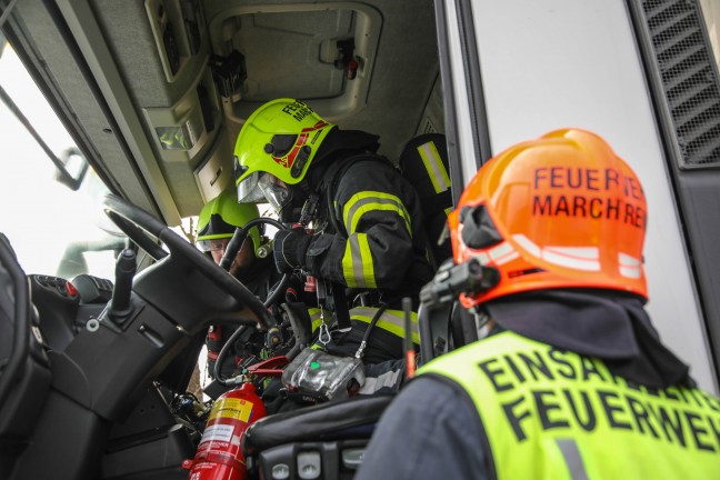 Kleinbrand in einer LKW-Fahrerkabine sorgte fr Einsatz zweier Feuerwehren in Marchtrenk