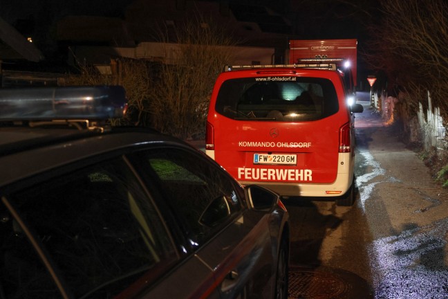 Drei Feuerwehren bei Zimmerbrand im Dachgescho eines Wohnhauses in Ohlsdorf im Einsatz