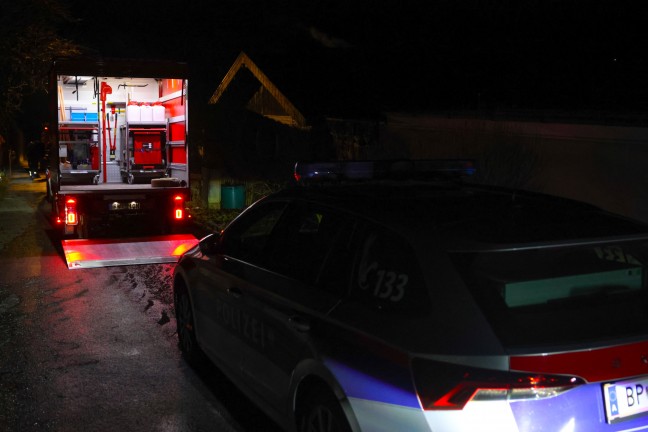 Drei Feuerwehren bei Zimmerbrand im Dachgescho eines Wohnhauses in Ohlsdorf im Einsatz