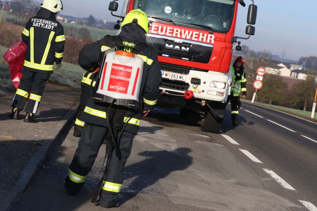 Dieselaustritt in Sattledt: Kraftstoffleitung im Motorraum eines Notarzteinsatzfahrzeuges lste sich