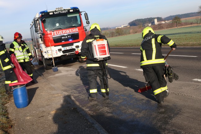 Dieselaustritt in Sattledt: Kraftstoffleitung im Motorraum eines Notarzteinsatzfahrzeuges lste sich