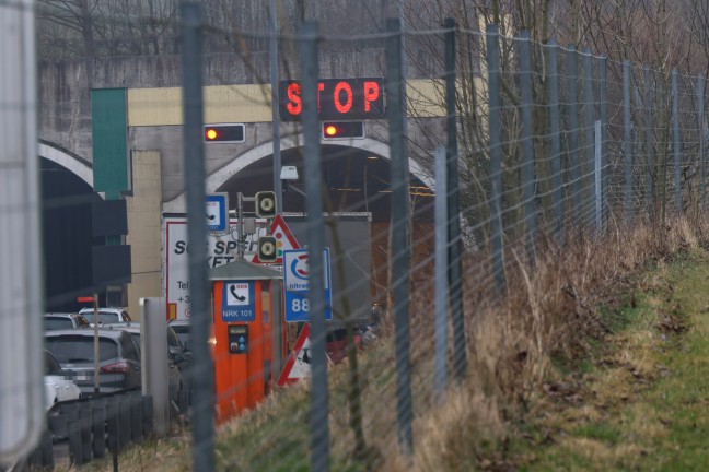 LKW-Auffahrunfall im Tunnel Kienberg auf der Pyhrnautobahn bei Micheldorf in Obersterreich