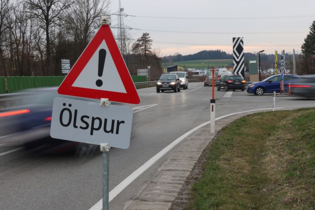 eCall-Alarm nach Kreuzungsunfall auf Hausruckstrae in Aurolzmnster lste greren Einsatz aus