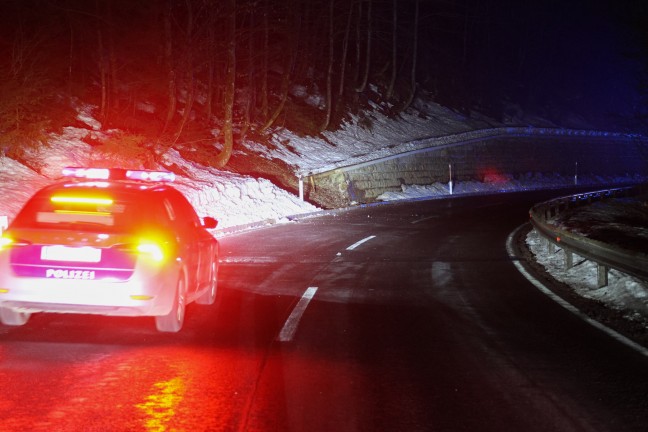 Autoberschlag am Pyhrnpass bei Spital am Pyhrn fordert zwei Verletzte