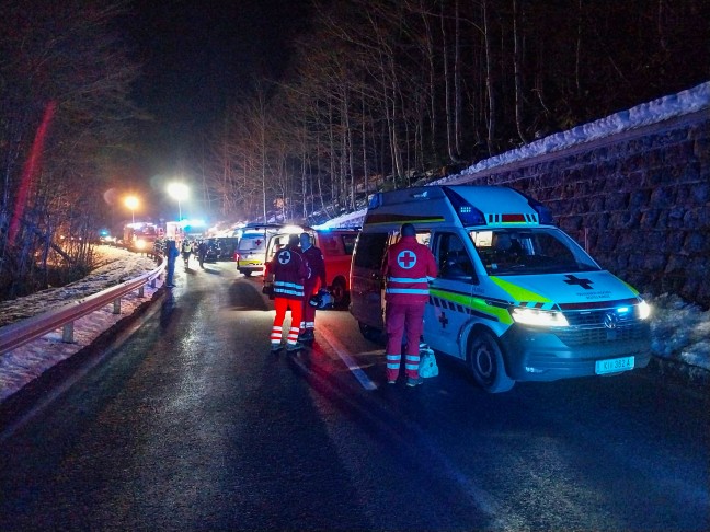 Autoberschlag am Pyhrnpass bei Spital am Pyhrn fordert zwei Verletzte