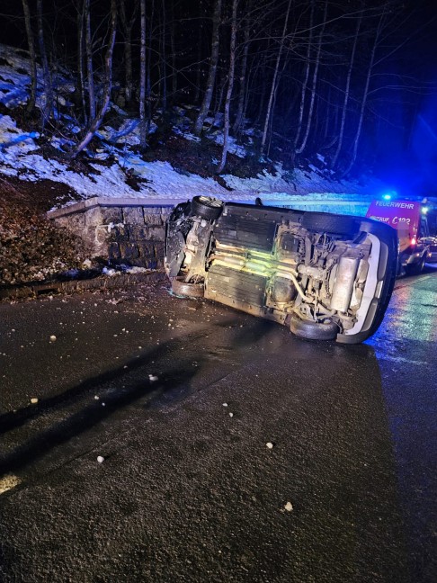 Autoberschlag am Pyhrnpass bei Spital am Pyhrn fordert zwei Verletzte