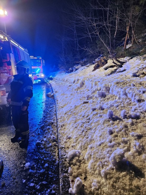 Autoberschlag am Pyhrnpass bei Spital am Pyhrn fordert zwei Verletzte