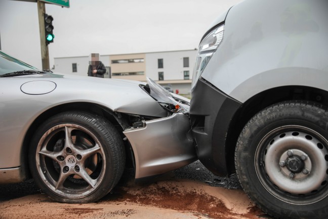 Unfall bei Abbiegevorgang in einem Kreuzungsbereich der Wiener Strae in Marchtrenk