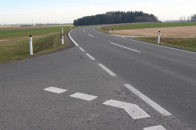 Drei Feuerwehren zu schwerem Verkehrsunfall nach Sierning alarmiert