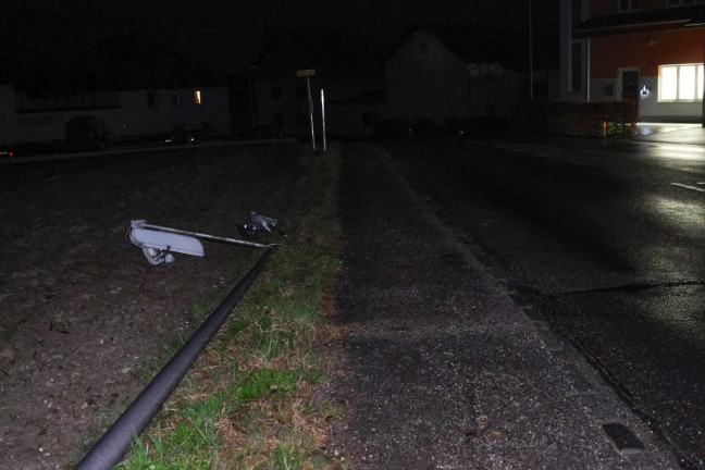 Beschdigte Straenlaterne sorgte fr nchtlichen Einsatz zweier Feuerwehren in Pichl bei Wels