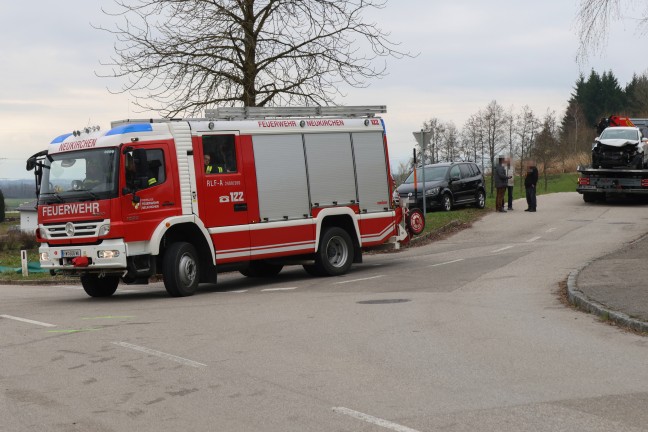 Kreuzungskollision zwischen zwei PKW in Neukirchen bei Lambach