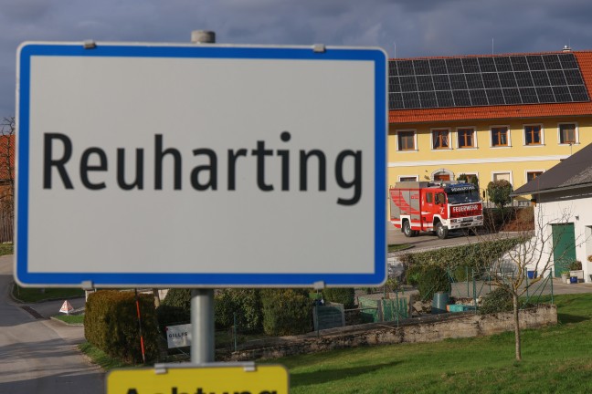 Bagger umgestrzt: Einsatz dreier Feuerwehren bei Personenrettung in Steinerkirchen an der Traun