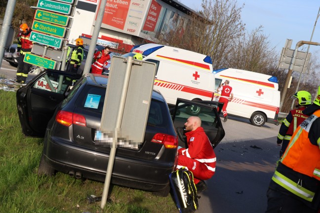 Drei Verletzte bei schwerem Kreuzungscrash auf Wiener Strae in Marchtrenk