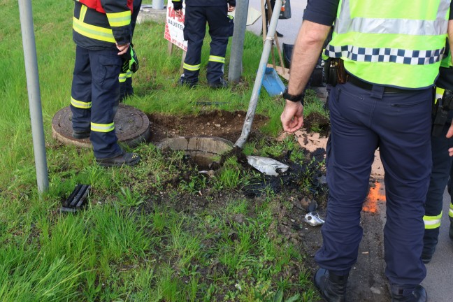 Drei Verletzte bei schwerem Kreuzungscrash auf Wiener Strae in Marchtrenk