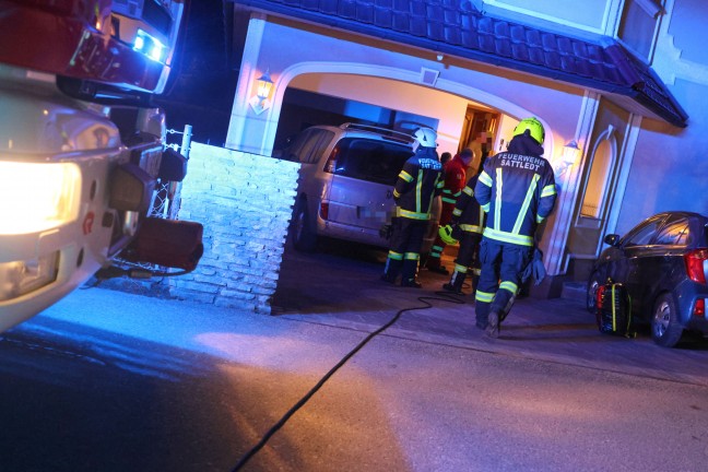 Einsatzkrfte bei erhhter CO-Konzentration in einem Wohnhaus in Sattledt im Einsatz