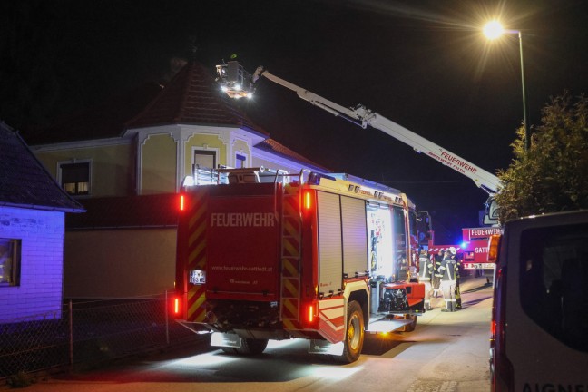 Einsatzkrfte bei erhhter CO-Konzentration in einem Wohnhaus in Sattledt im Einsatz