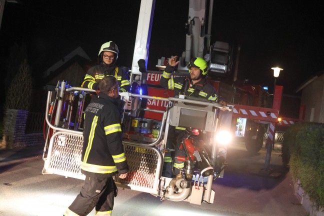 Einsatzkrfte bei erhhter CO-Konzentration in einem Wohnhaus in Sattledt im Einsatz