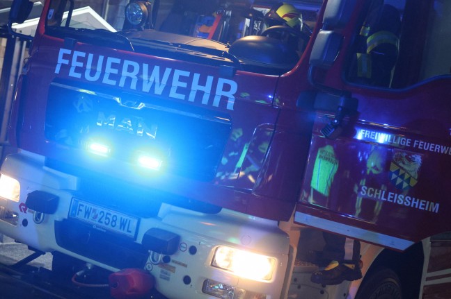 Brand im Bereich eines Holzofens in einem Wohnhaus in Schleiheim