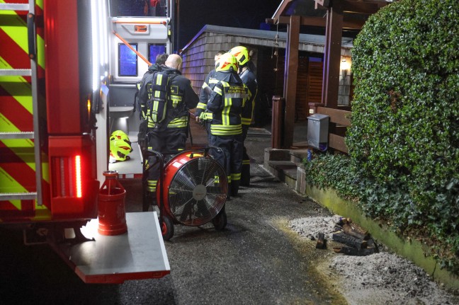 Brand im Bereich eines Holzofens in einem Wohnhaus in Schleiheim