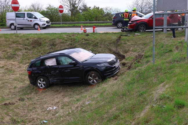 Kreuzungscrash auf Wiener Strae bei Auffahrt zur Welser Autobahn in Marchtrenk