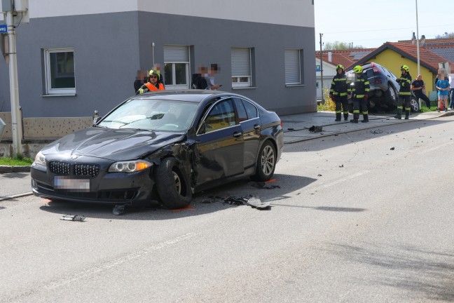 Kollision zweier PKW auf Gallspacher Strae im Ortszentrum von Gaspoltshofen fordert zwei Verletzte