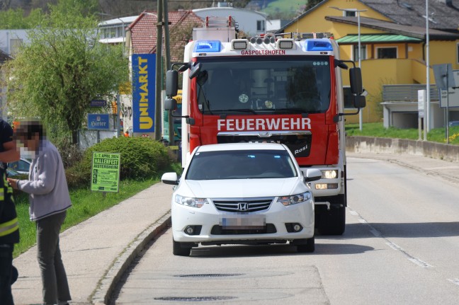 Kollision zweier PKW auf Gallspacher Strae im Ortszentrum von Gaspoltshofen fordert zwei Verletzte