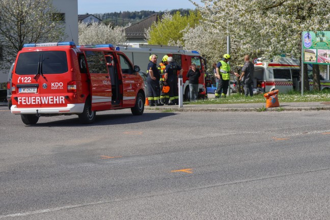 Zwei Verletzte bei Kreuzungscrash zwischen PKW und Wohnmobil auf Kremstalstrae bei Rohr im Kremstal