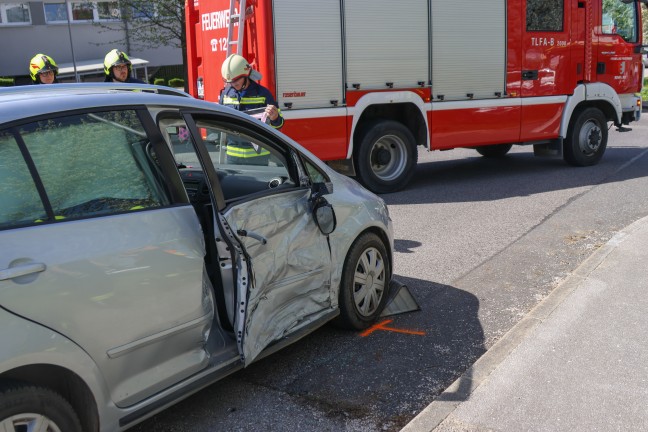 Zwei Verletzte bei Kreuzungscrash zwischen PKW und Wohnmobil auf Kremstalstrae bei Rohr im Kremstal