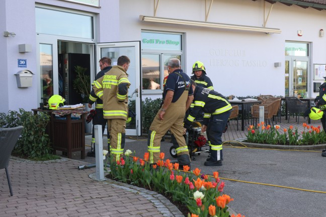 Brand im Gebude bei einem Golfplatz in Bad Hall sorgte fr Einsatz zweier Feuerwehren