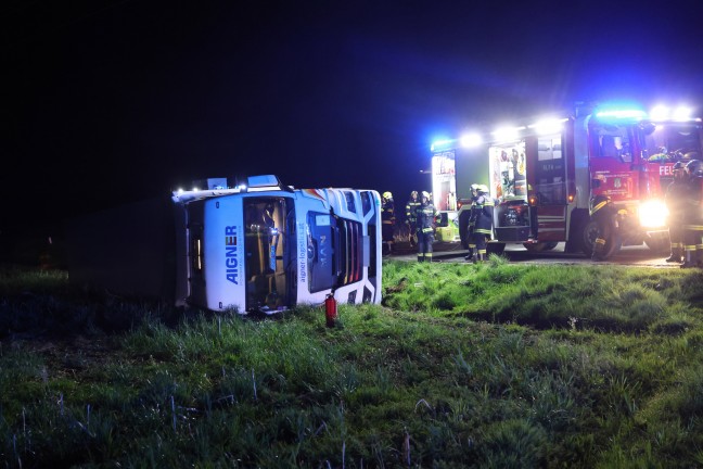 LKW umgestrzt: Schwierige Bergung eines Sattelzuges nach Unfall in Gaspoltshofen